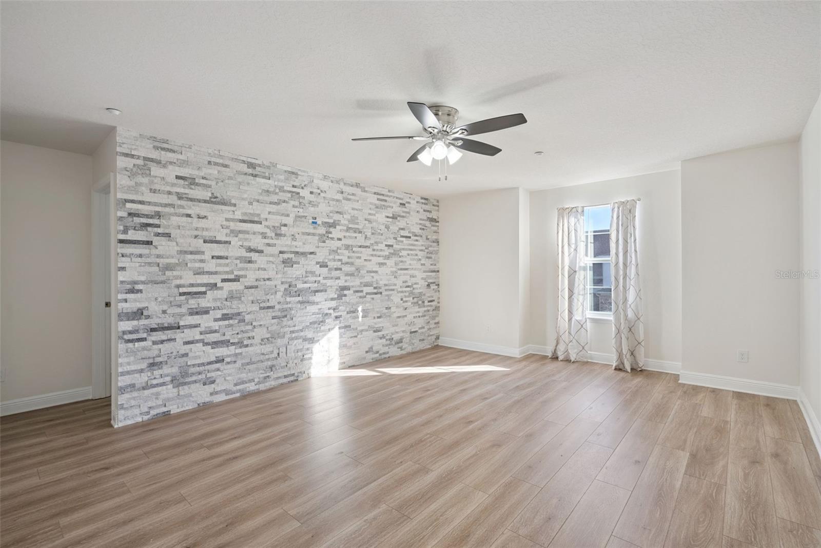 ALOMA TRAILS - Residential