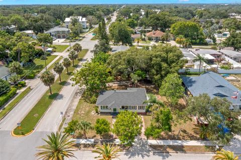 A home in PALM HARBOR