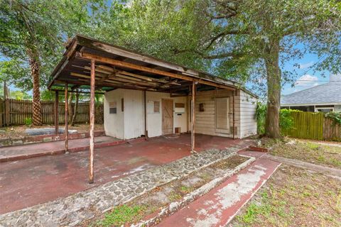 A home in PALM HARBOR