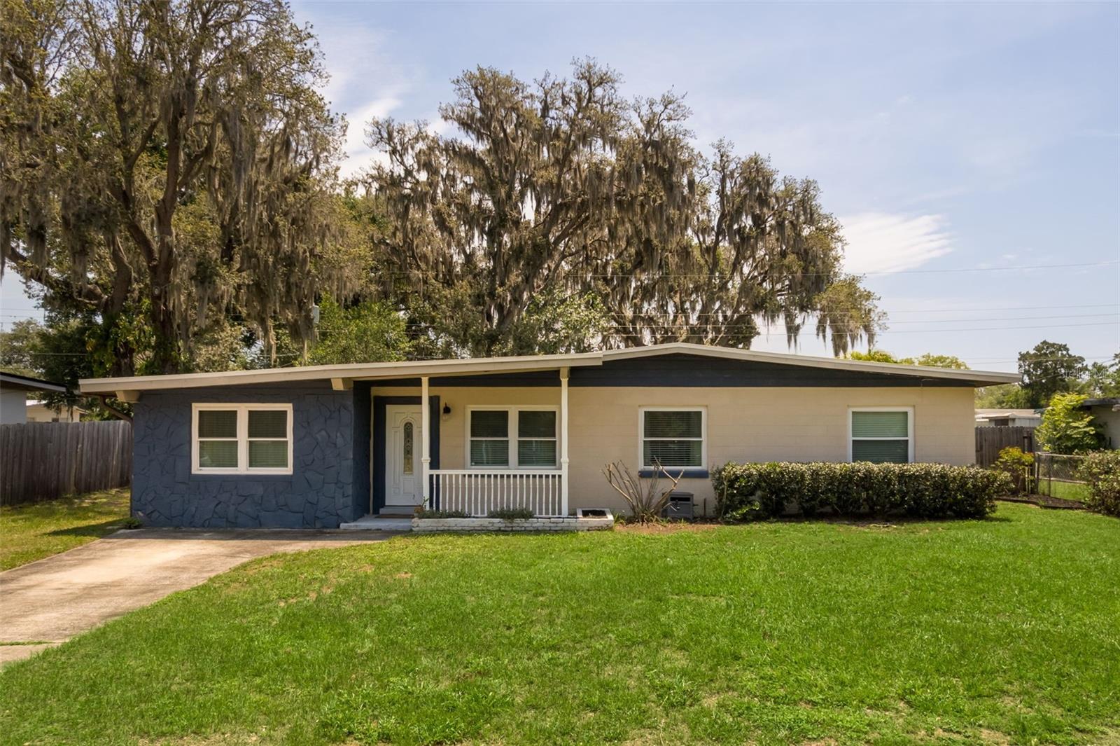 826 CHEROKEE CIRCLE