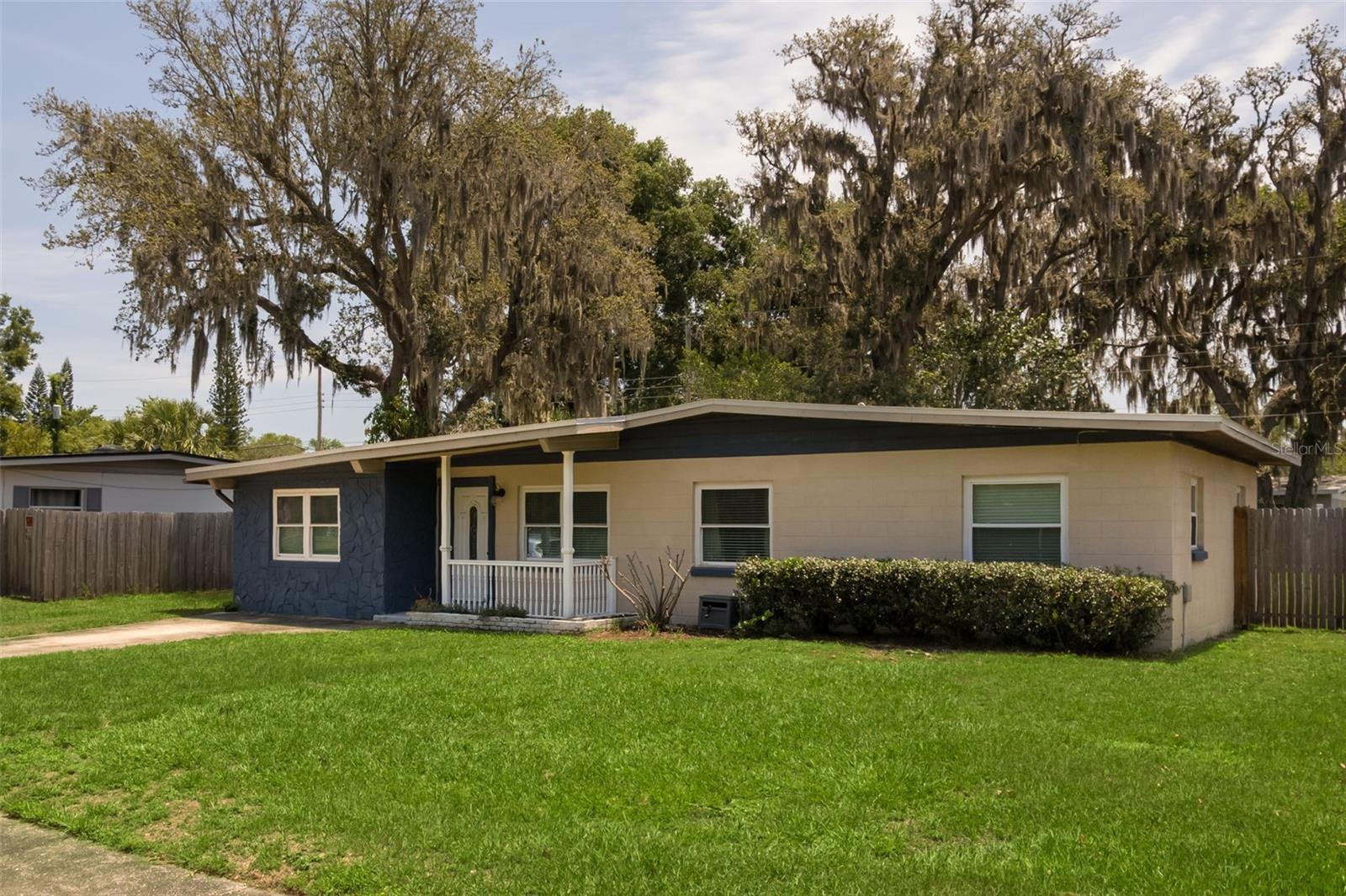 826 CHEROKEE CIRCLE