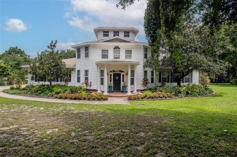 A home in WINTER HAVEN