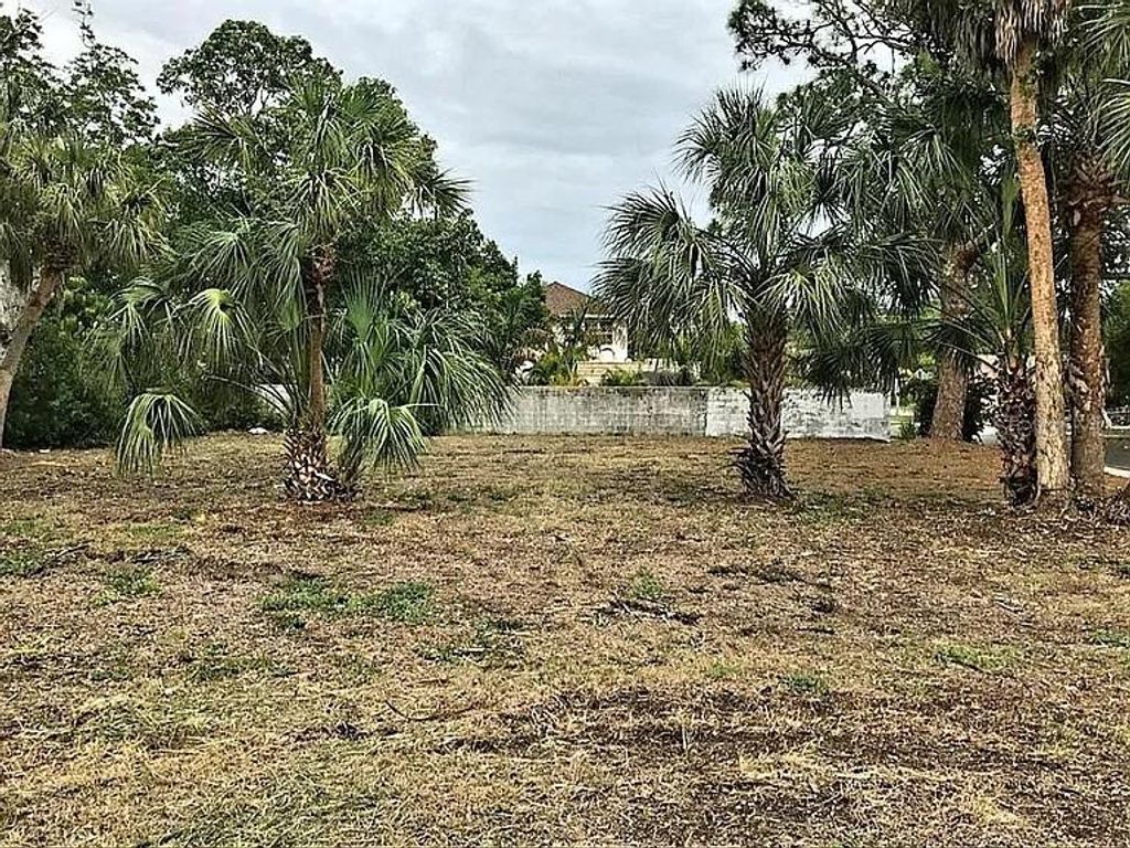 Photo of 627 35th Avenue S, St Petersburg, FL 33705 (MLS # TB8464577)