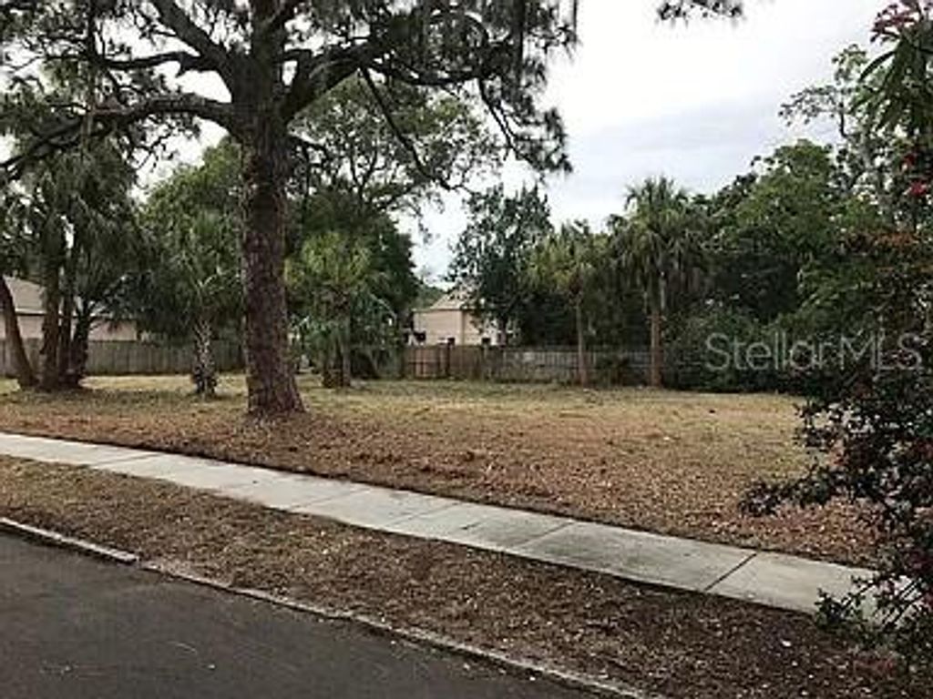 Photo of 627 35th Avenue S, St Petersburg, FL 33705 (MLS # TB8464577)