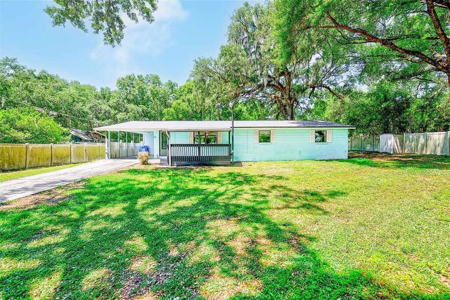 Nestled on just over an acre in serene Valrico—right on the edge of Brandon’s conveniences—this home gives you freedom of no HOA restrictions or a costly CDD. Inside, enjoy a large family room and a spacious living room, perfect for gatherings. It’s the ideal blend of peaceful, spacious living and easy access to everything Brandon offers!