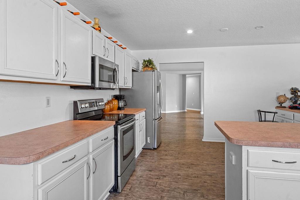 6 LLOWICK COURT