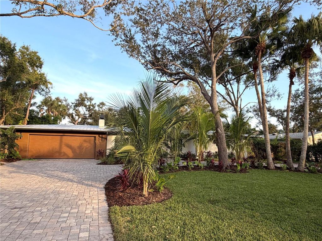 Photo of 3705 Tangier Terrace, Sarasota, FL 34239 (MLS # A4665281)