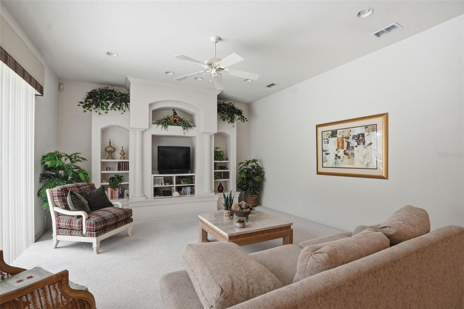 REGENCY OAKS - Residential