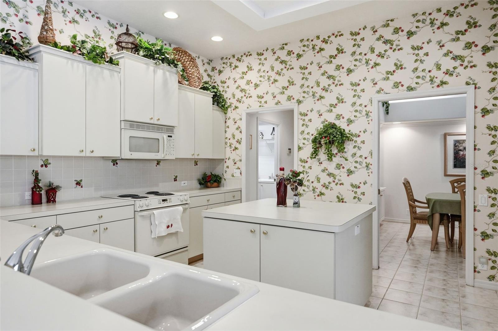 REGENCY OAKS - Residential