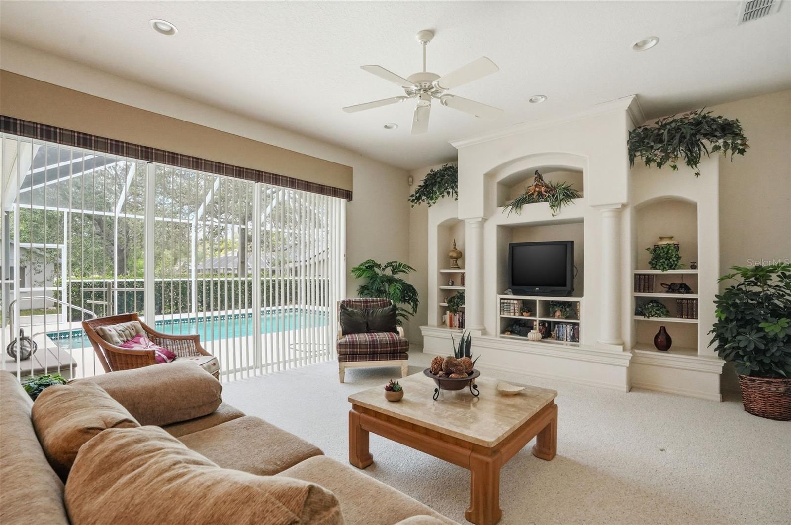 REGENCY OAKS - Residential