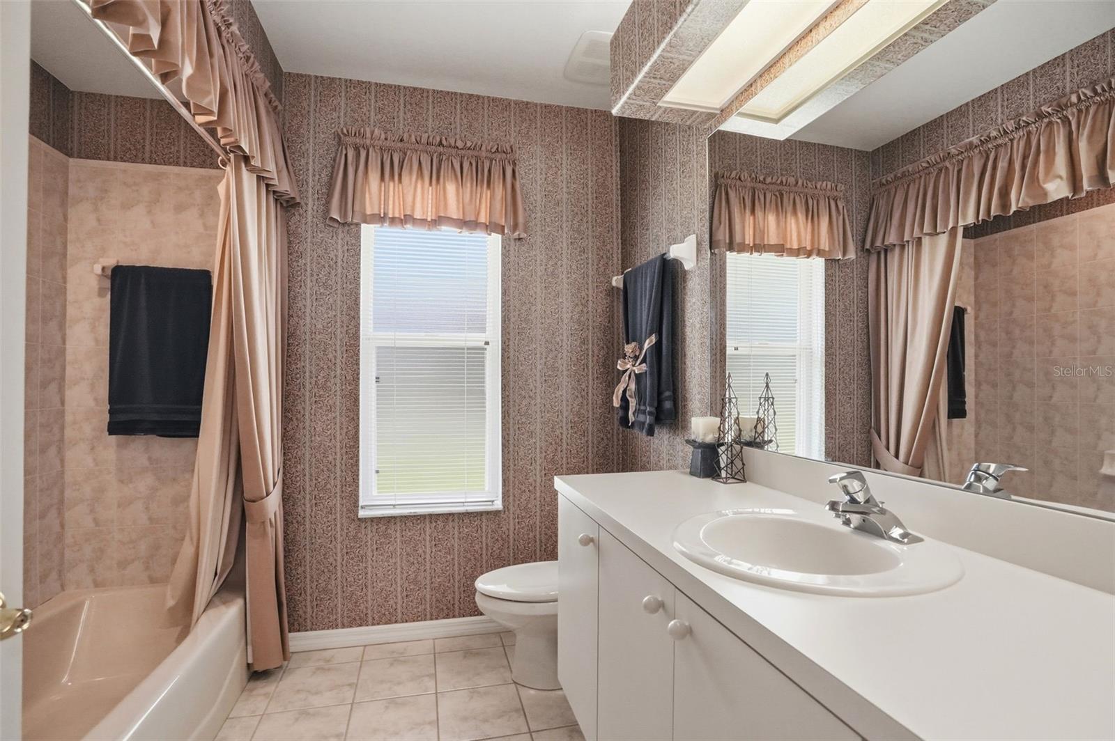 REGENCY OAKS - Residential