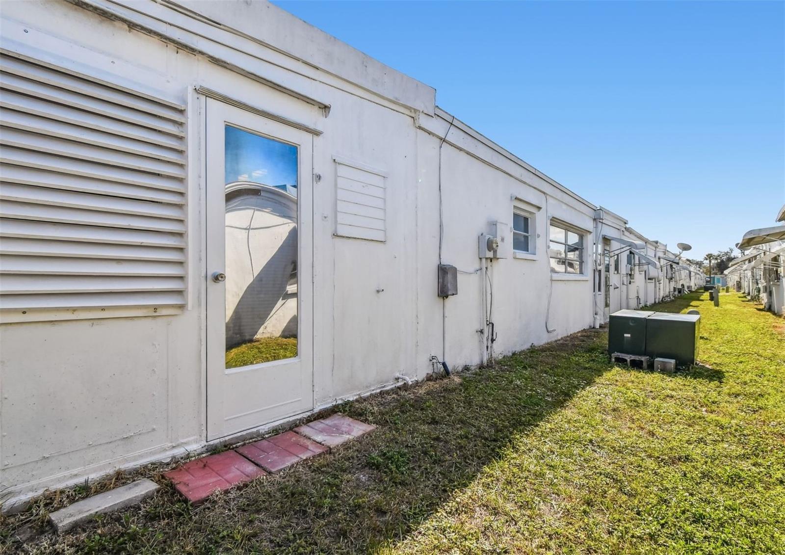 SHANGRI-LA - Residential