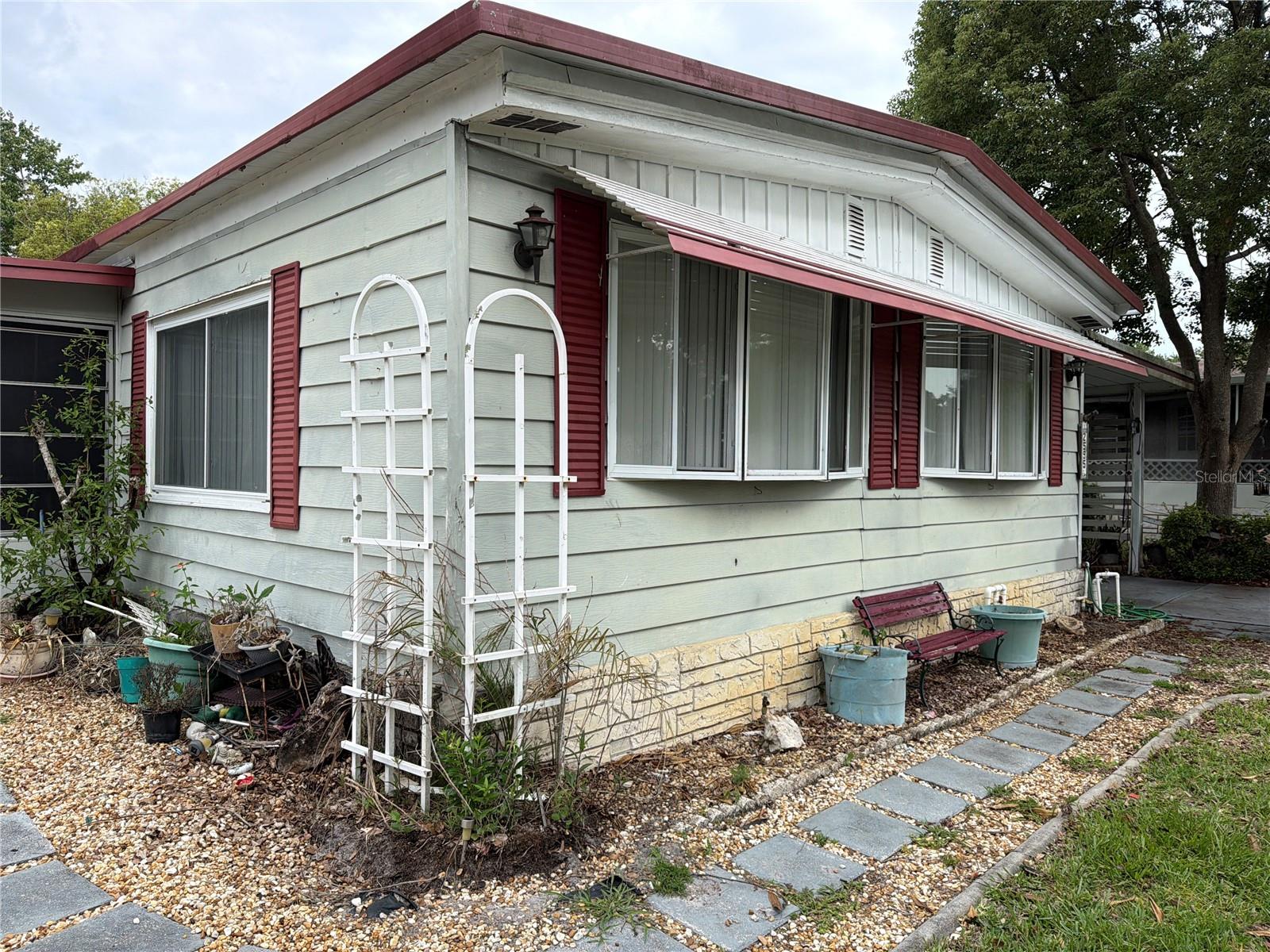 2595 BROOKSIDE CIRCLE