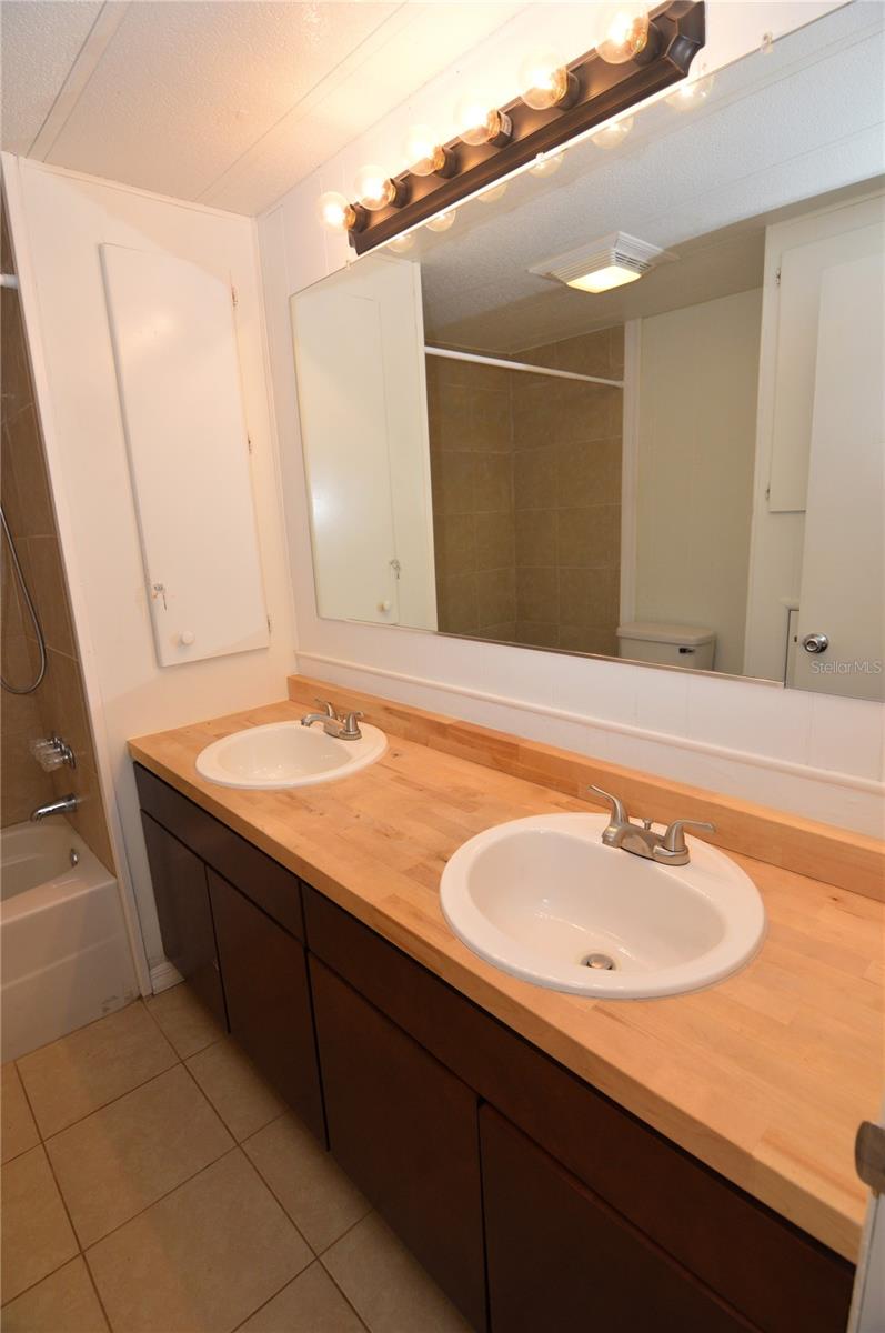 SHADY OAKS MOBILE MODULAR ESTATES - Residential