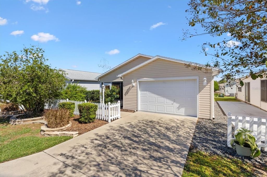 Photo of 1611 Campos Drive, The Villages, FL 32162 (MLS # G5103090)