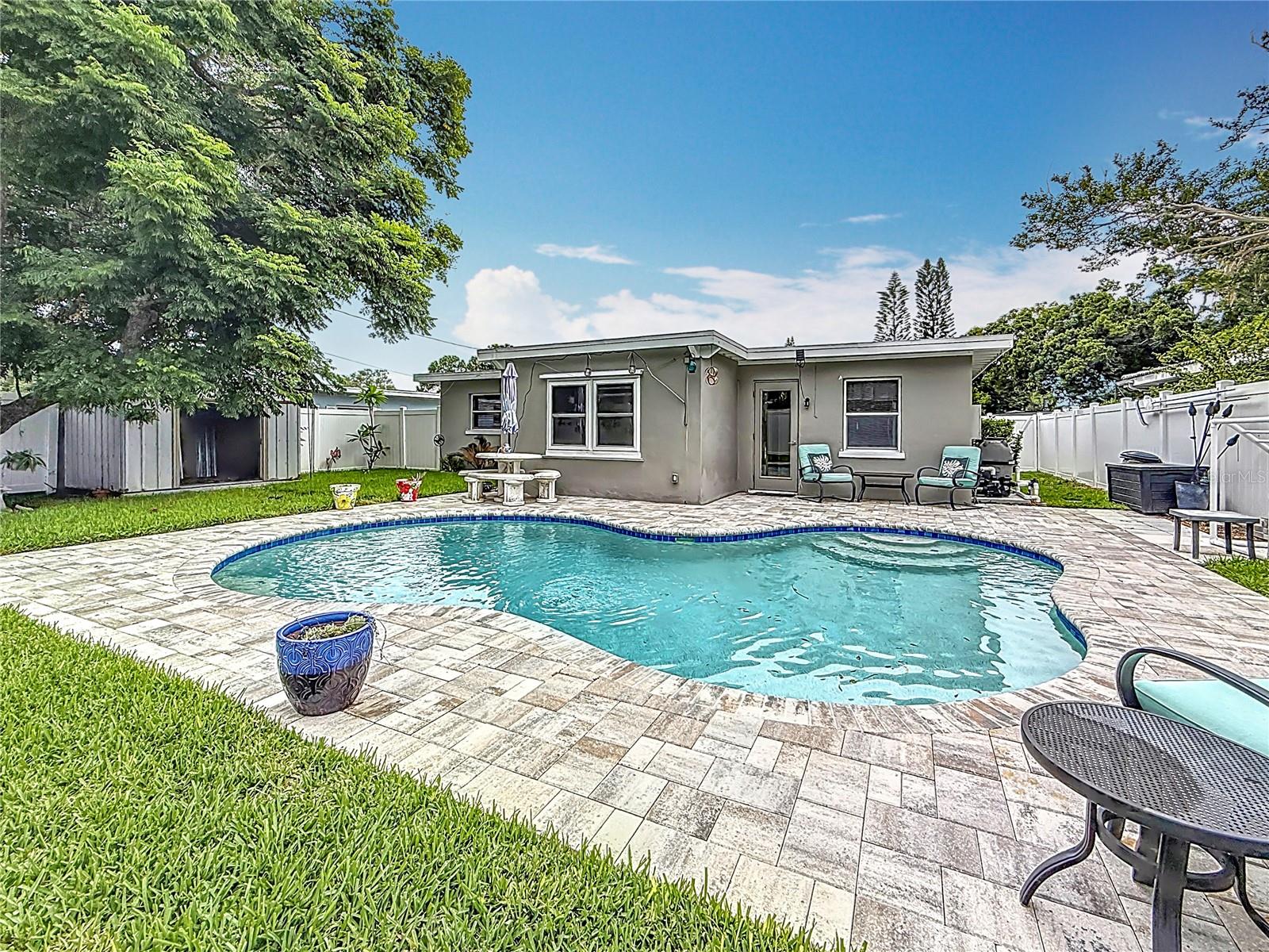 1921 RIDGEWOOD DRIVE