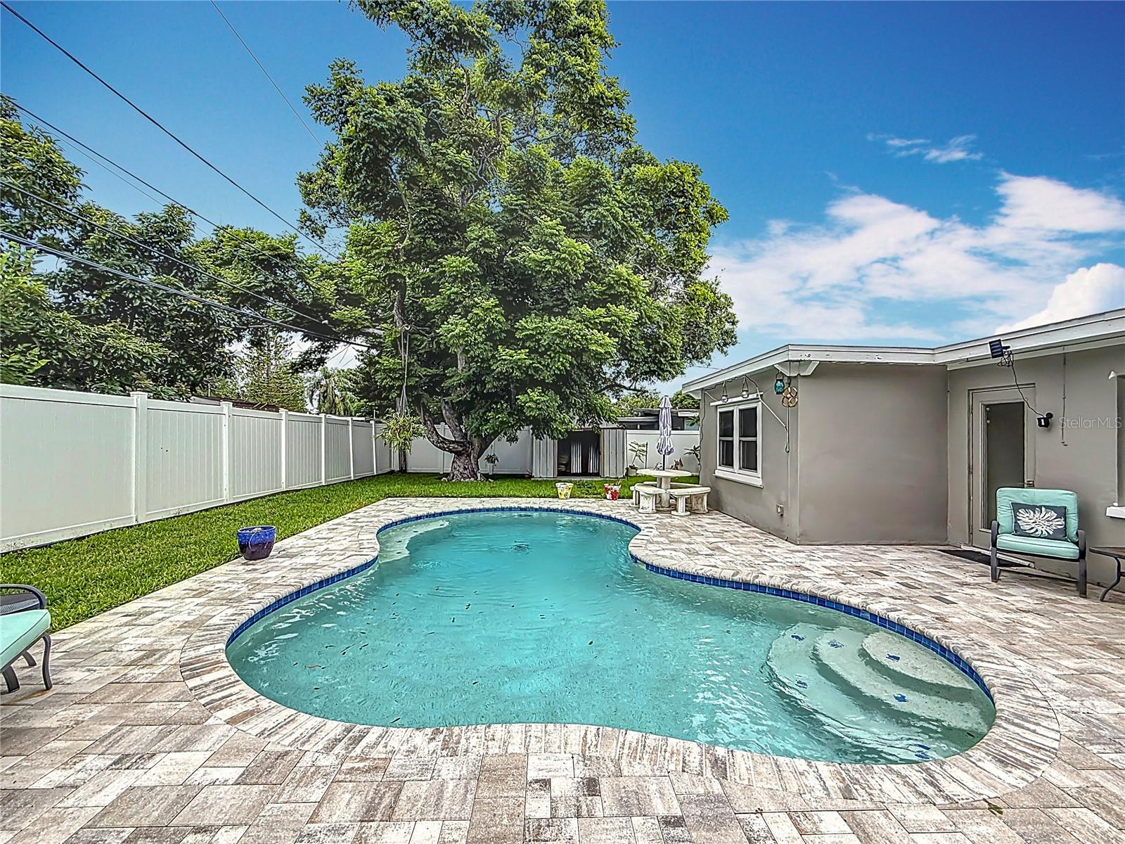 1921 RIDGEWOOD DRIVE