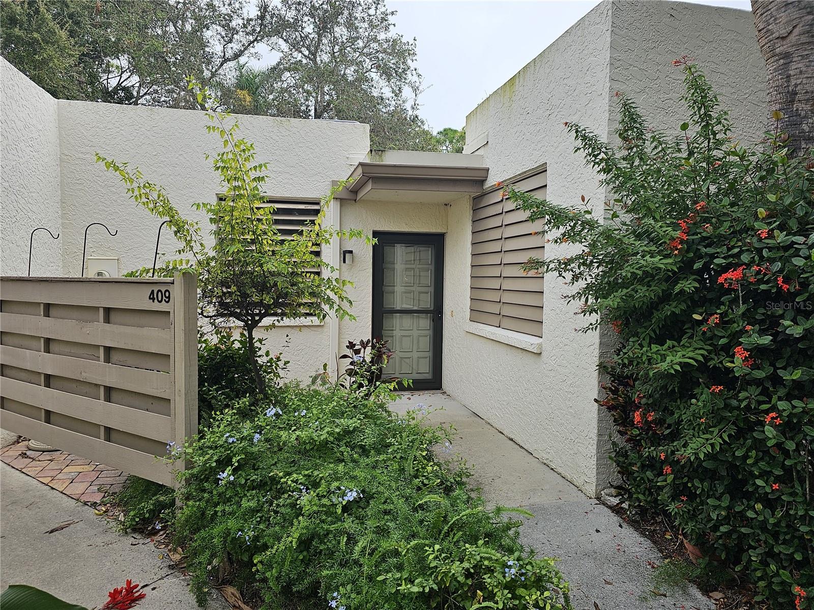 HAS BEEN LEASED JANUARY-MARCH, 2025. Discover comfort and style in this meticulously designed 3-bedroom, 2-bathroom residence. Nestled in an established community, this home offers an array of features and is conveniently located near an abundance of amenities. Indulge in the spacious master retreat with a luxurious King bed and an updated ensuite bath featuring a rejuvenating tub/shower combination. Experience the ultimate in relaxation with one guest bedroom boasting a King bed and the other a Queen bed. Unwind in the guest bath, complete with a sleek shower featuring contemporary glass doors. Embrace culinary delight in the open kitchen equipped with stone counters, a convenient breakfast bar, and steel front appliances. Enjoy the ease of laundry with a washer/dryer discreetly integrated into the kitchen space. Revel in the outdoors on the expansive patio that spans the width of the residence. This outdoor haven is screened with vinyl panel enclosures, offering privacy and a delightful courtyard view. There is also a front patio to welcome guests or savor a quiet moment.
Recreation: Dive into the community's refreshing swimming pools or perfect your serve on the tennis courts. Centrally located, this residence provides effortless access to a plethora of conveniences. Explore nearby shopping destinations for all your needs; Indulge in culinary delights at a variety of local restaurants; Enjoy leisure activities such as bowling and movies in close proximity and Rest easy with access to physicians and healthcare facilities. Come and enjoy your new home away from home!