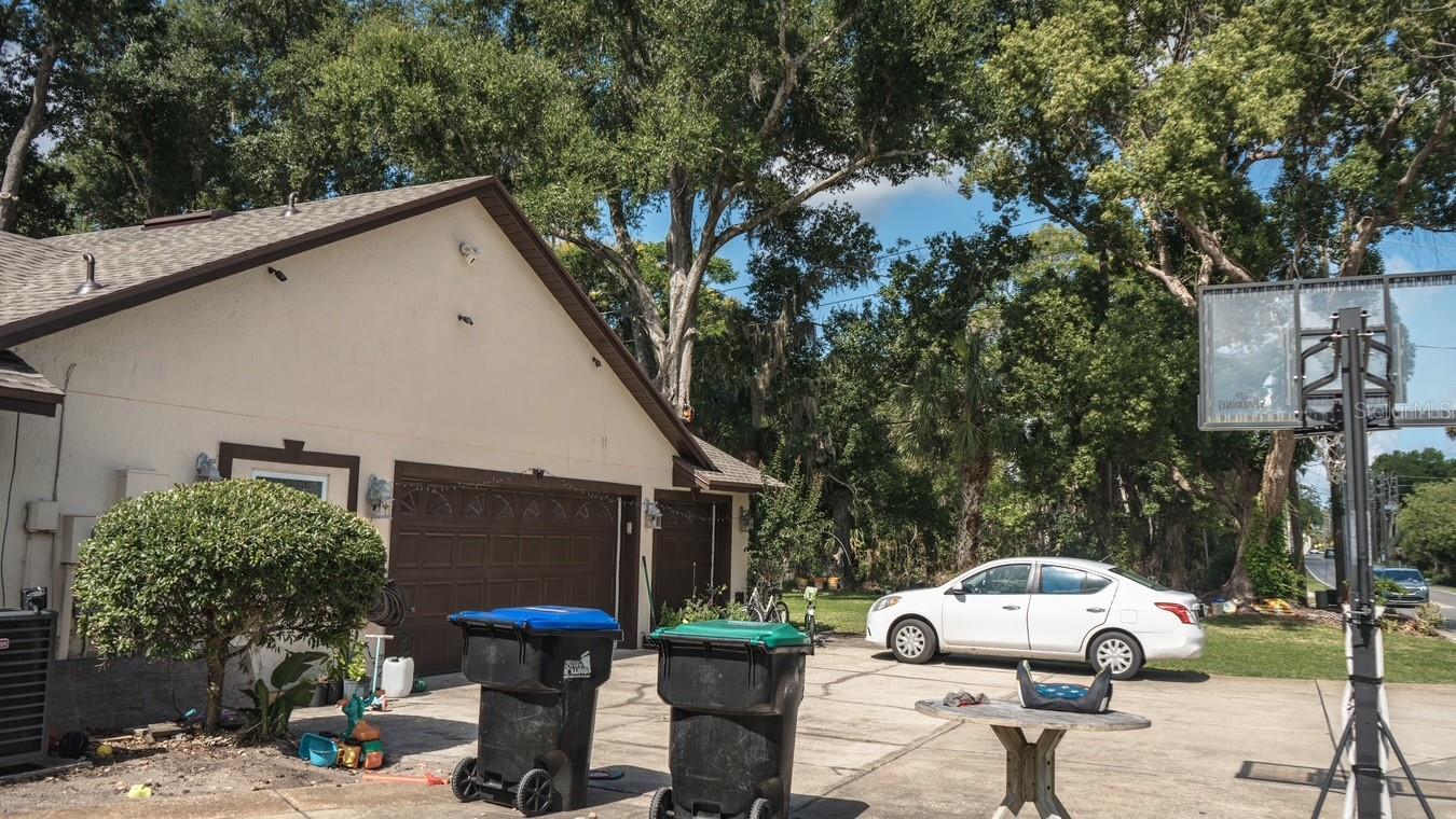 1407 HEMPEL AVENUE
