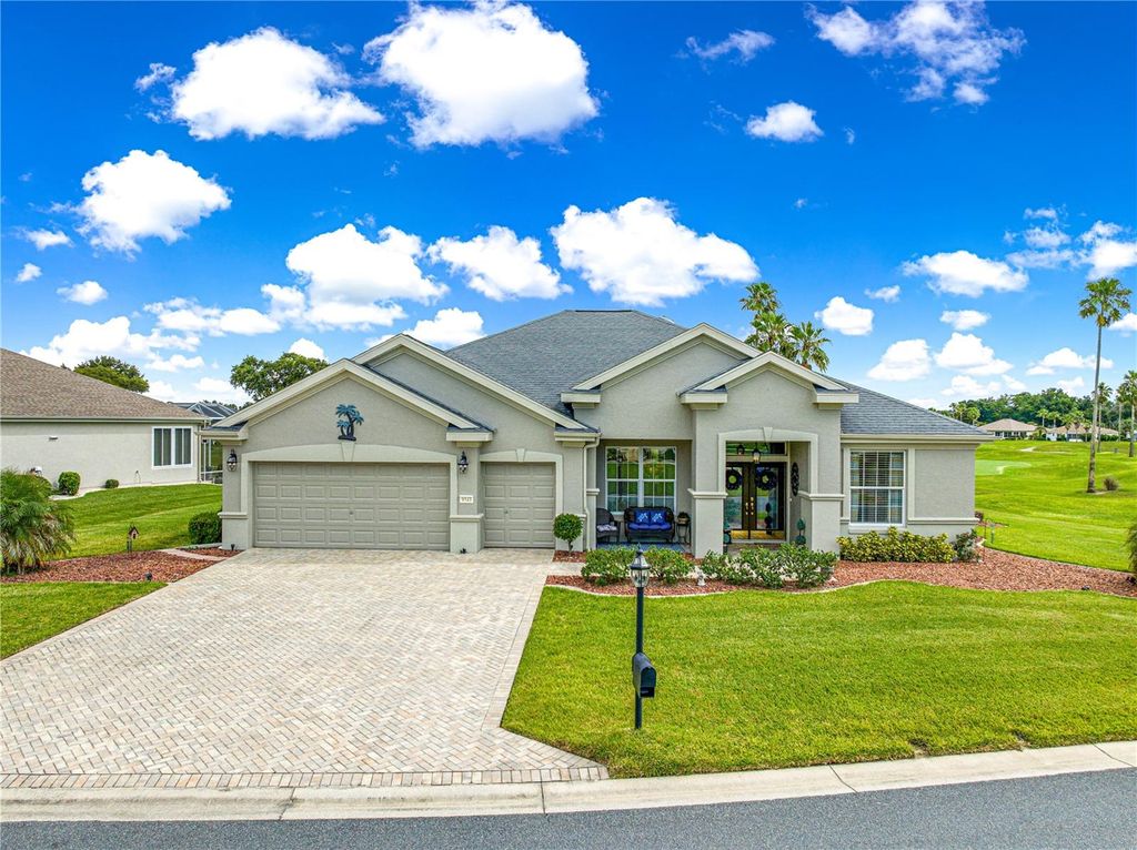 Photo of 9543 SE 137th Street Road, Summerfield, FL 34491 (MLS # OM717470)