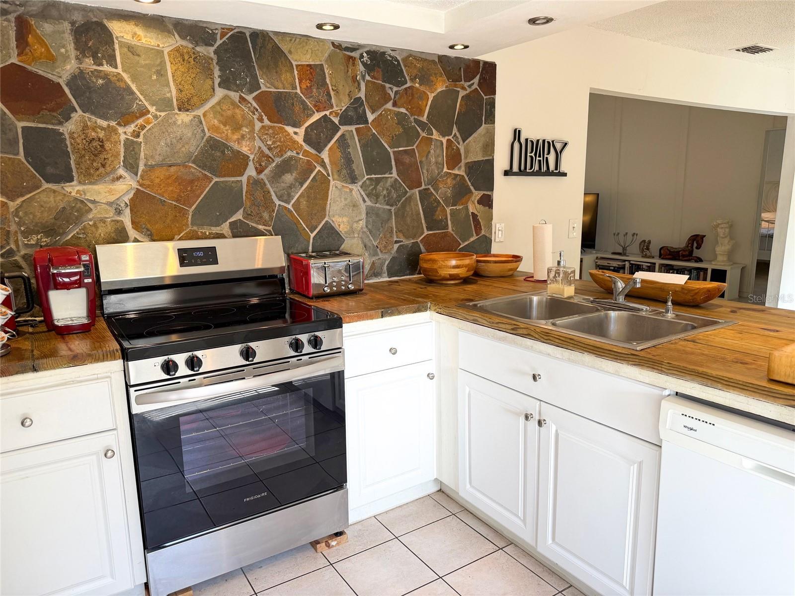 WOODWARD VILLAGE - Residential