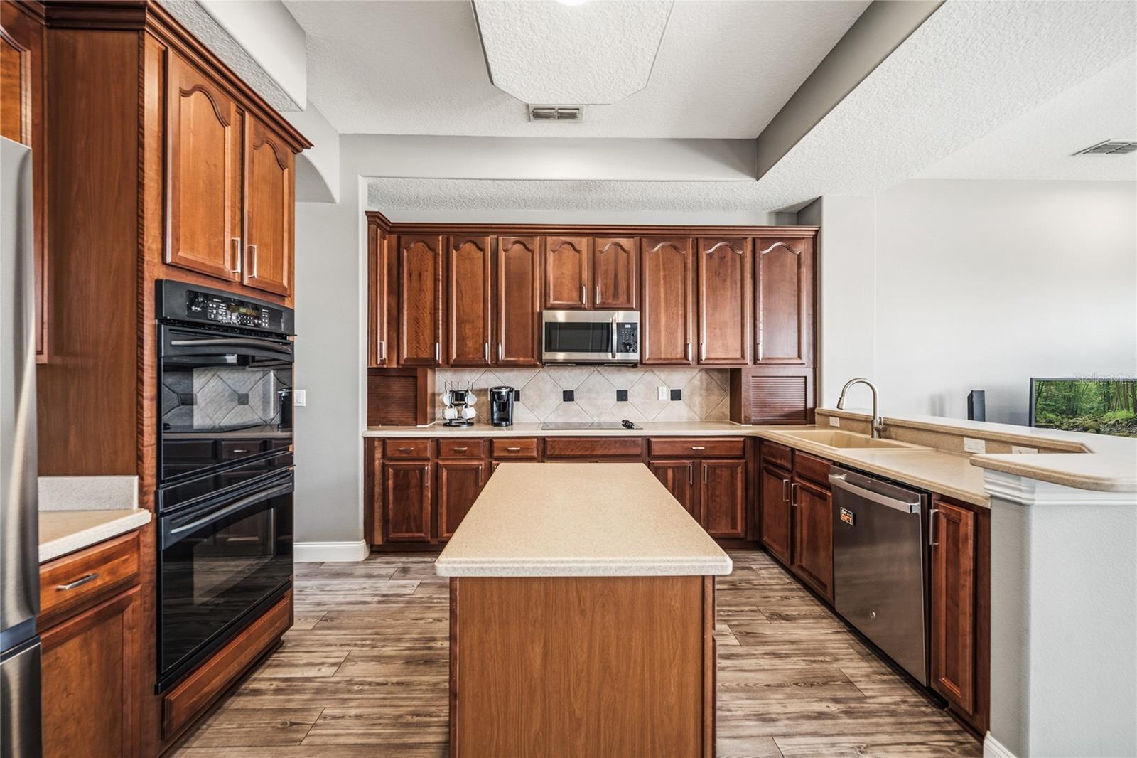BUCKINGHAM ESTATES - Residential