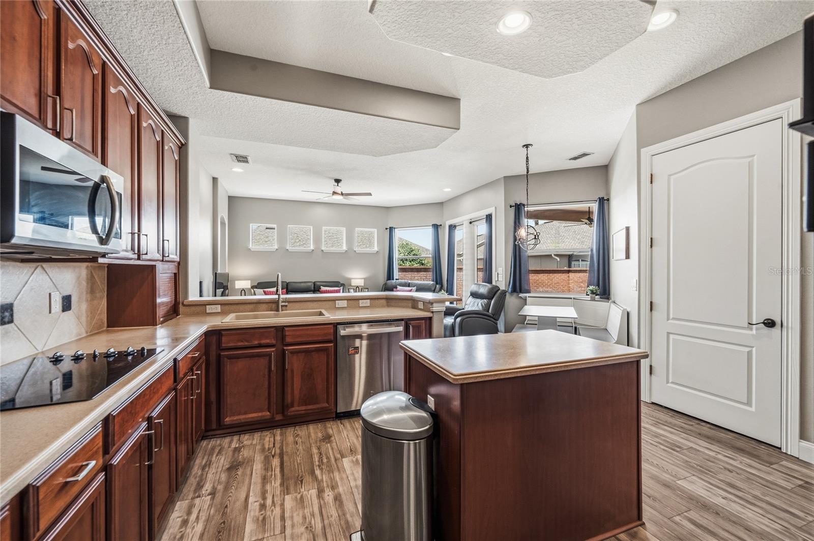 BUCKINGHAM ESTATES - Residential