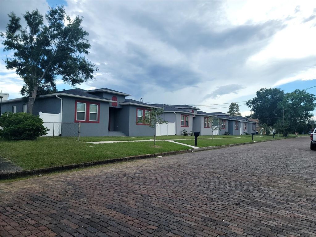 Photo of 2928 W Chestnut Street, Tampa, FL 33607 (MLS # TB8431911)