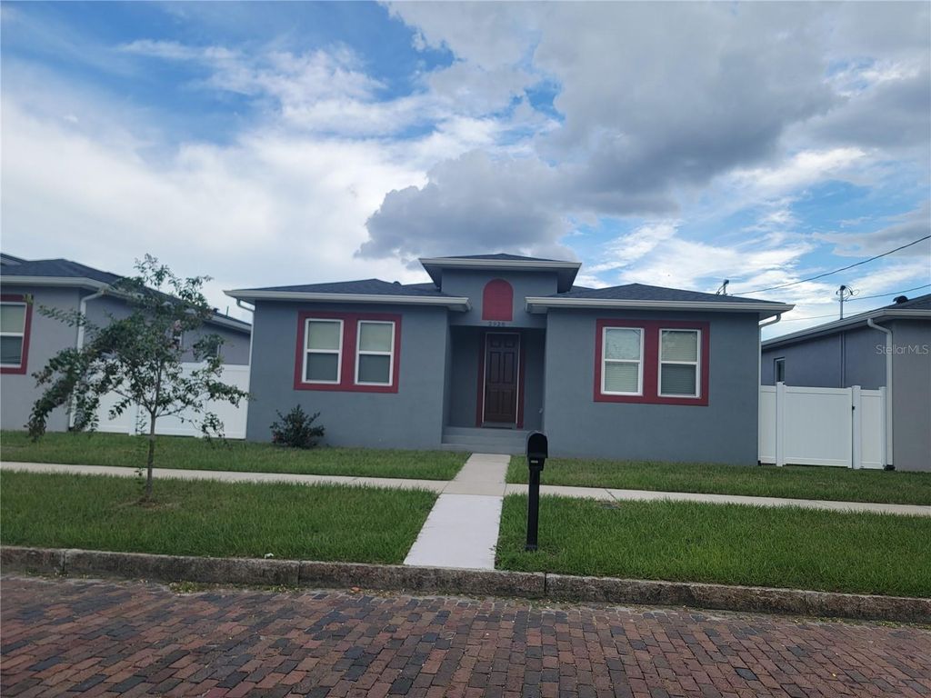 Photo of 2928 W Chestnut Street, Tampa, FL 33607 (MLS # TB8431911)