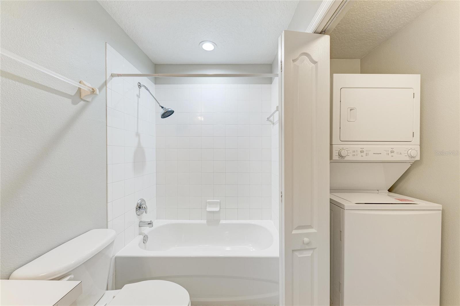 THE TWNHMS AT LIGHTHOUSE COVE IV - Residential