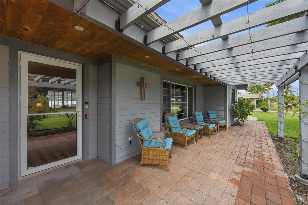 Photo of 7714 N Leewynn Drive, Sarasota, FL 34240 (MLS # A4696619)