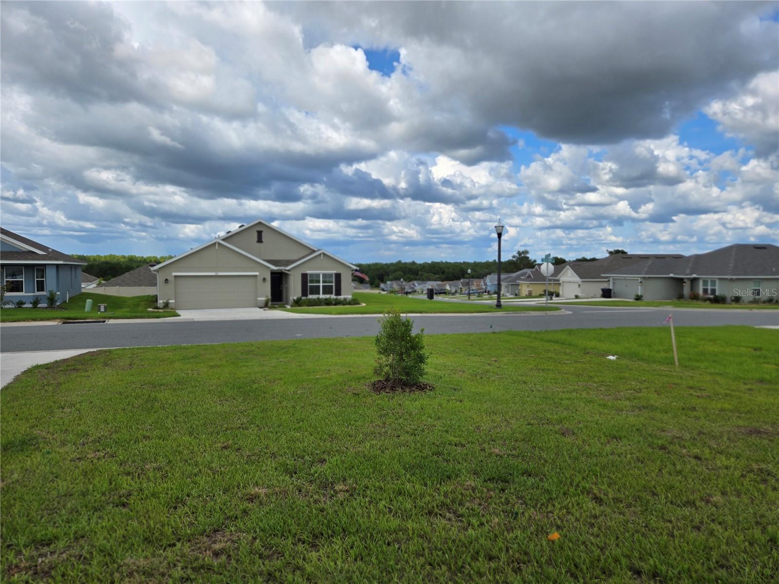 348 W REXFORD DRIVE