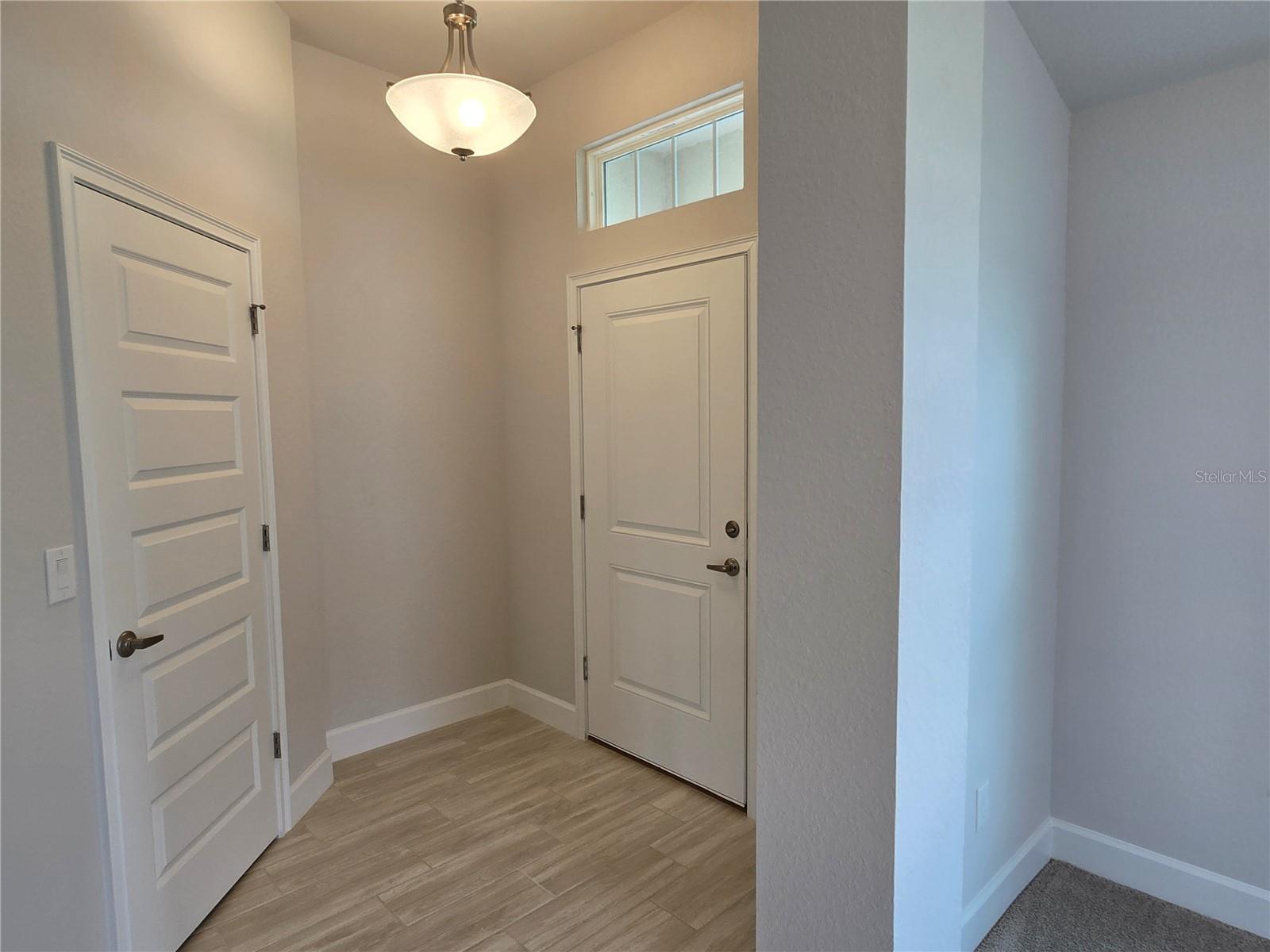 348 W REXFORD DRIVE