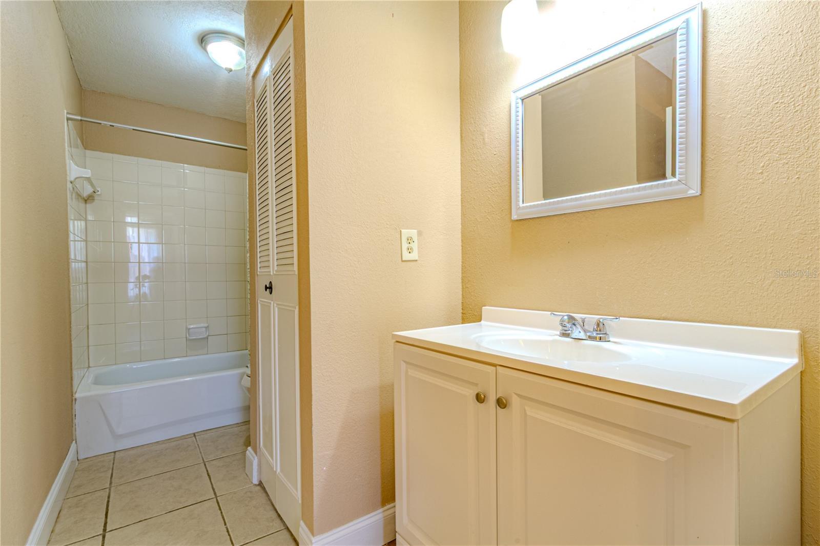 ROYAL ARMS CONDO - Residential