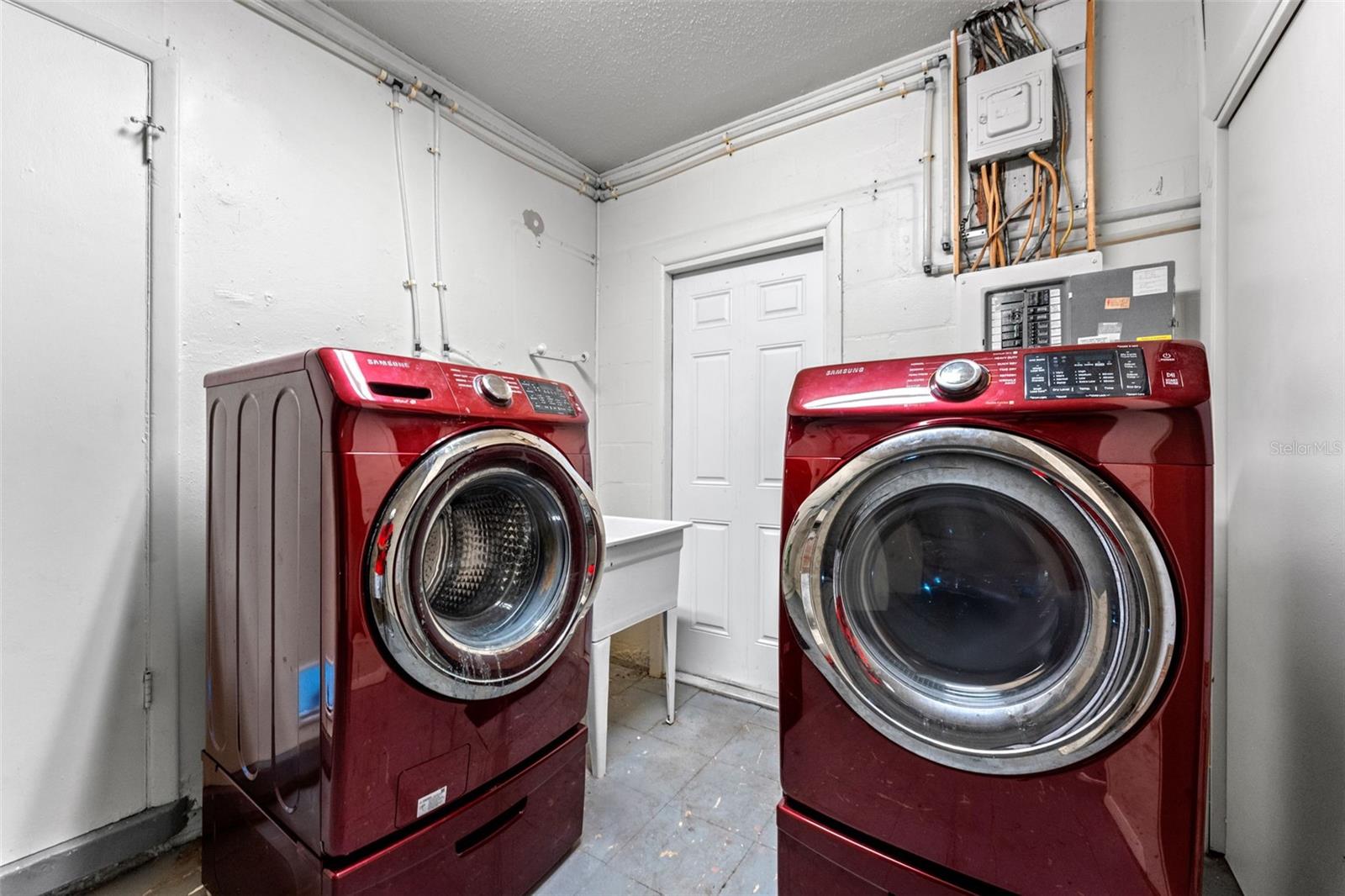 LAKEVIEW ESTATES 1ST ADD - Residential