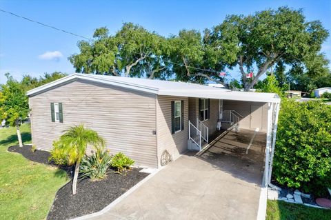 A home in PALMETTO