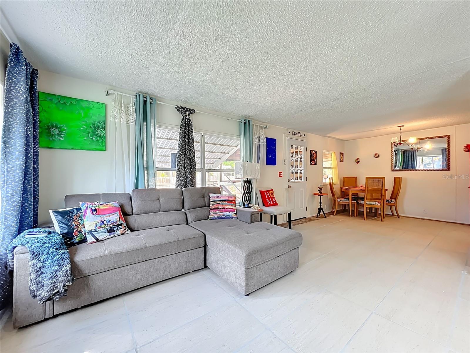 PAULANA EAST - Residential