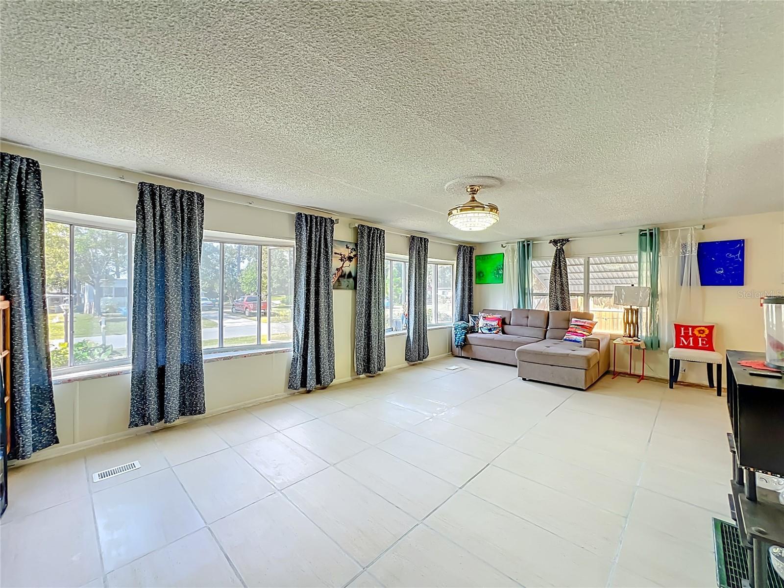 PAULANA EAST - Residential