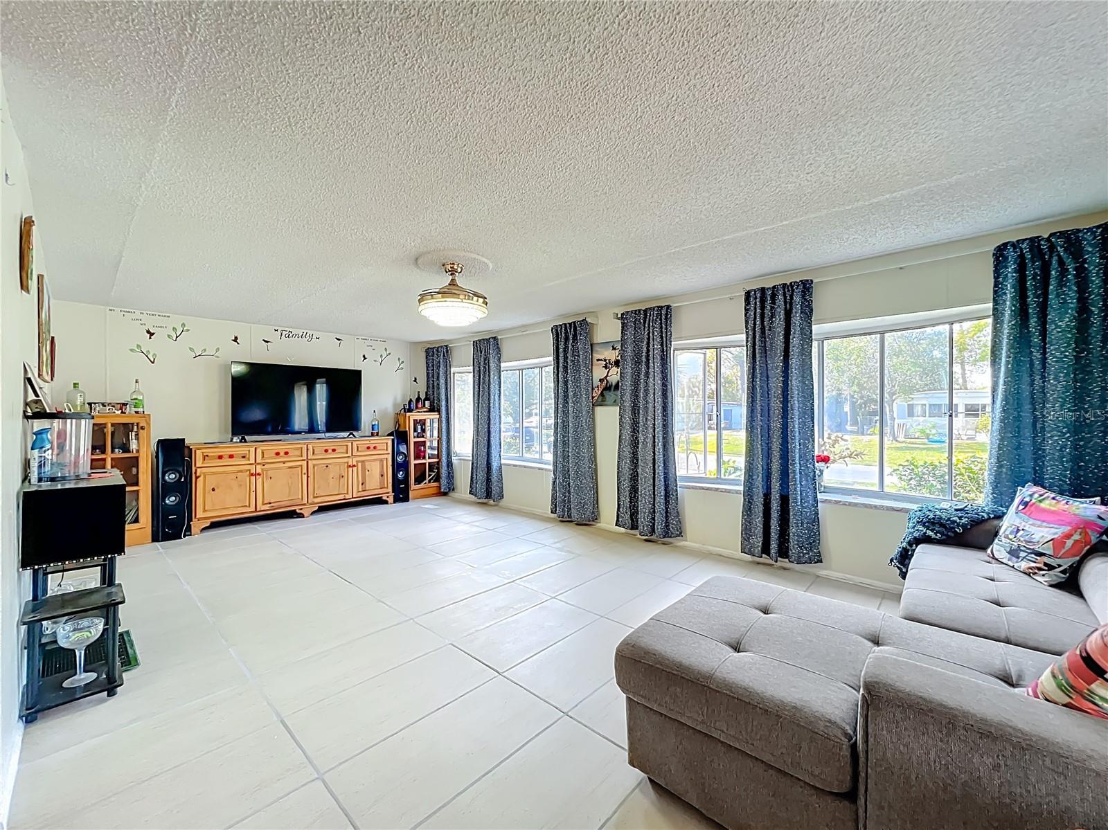 PAULANA EAST - Residential