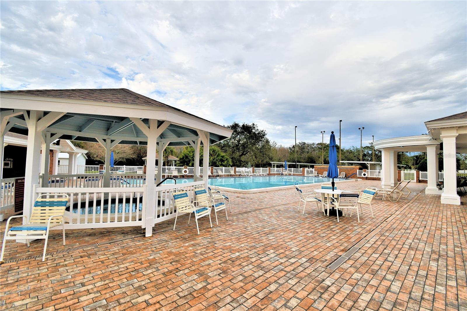 COLONNADES PH 01 - Residential
