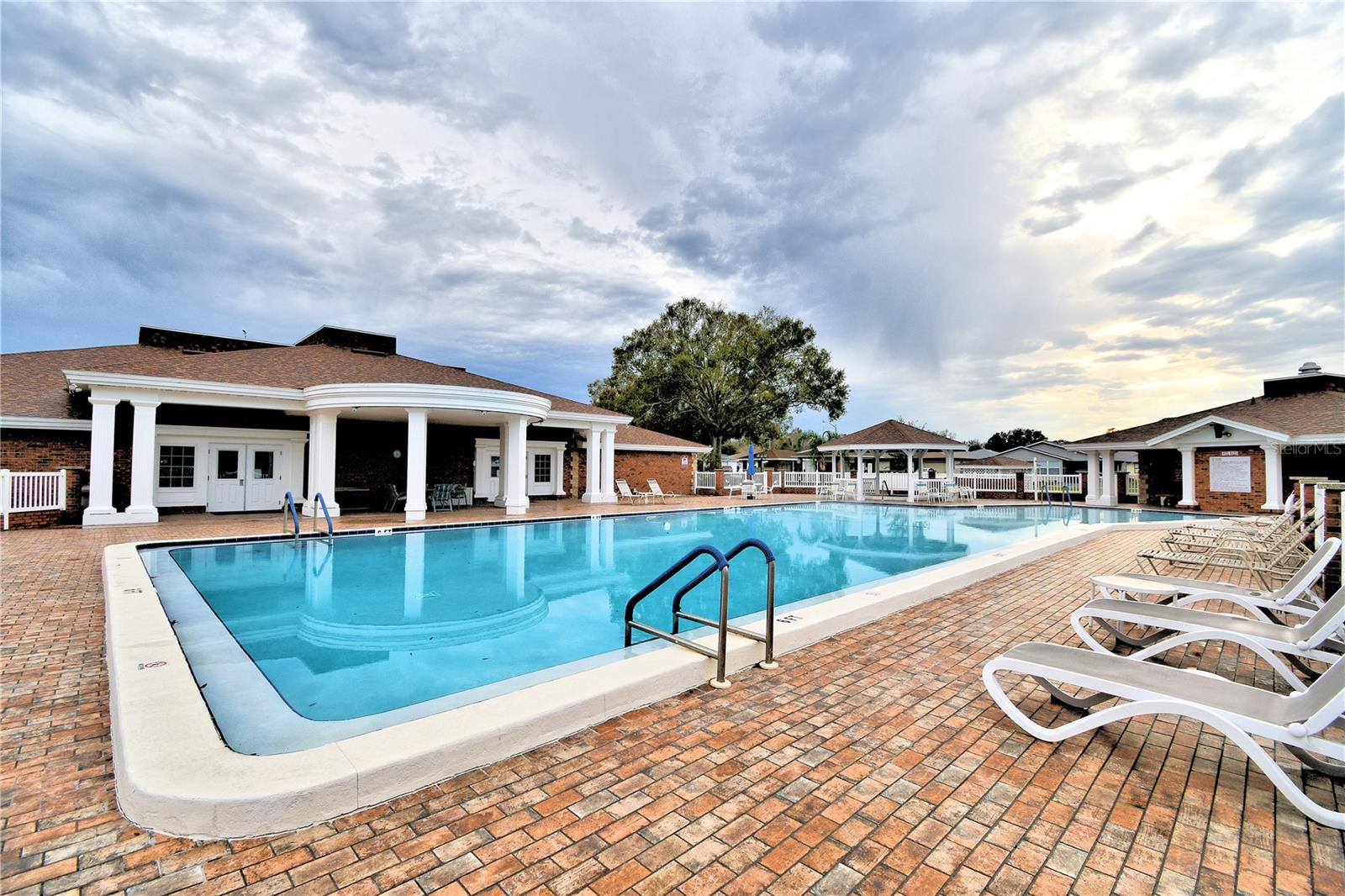 COLONNADES PH 01 - Residential