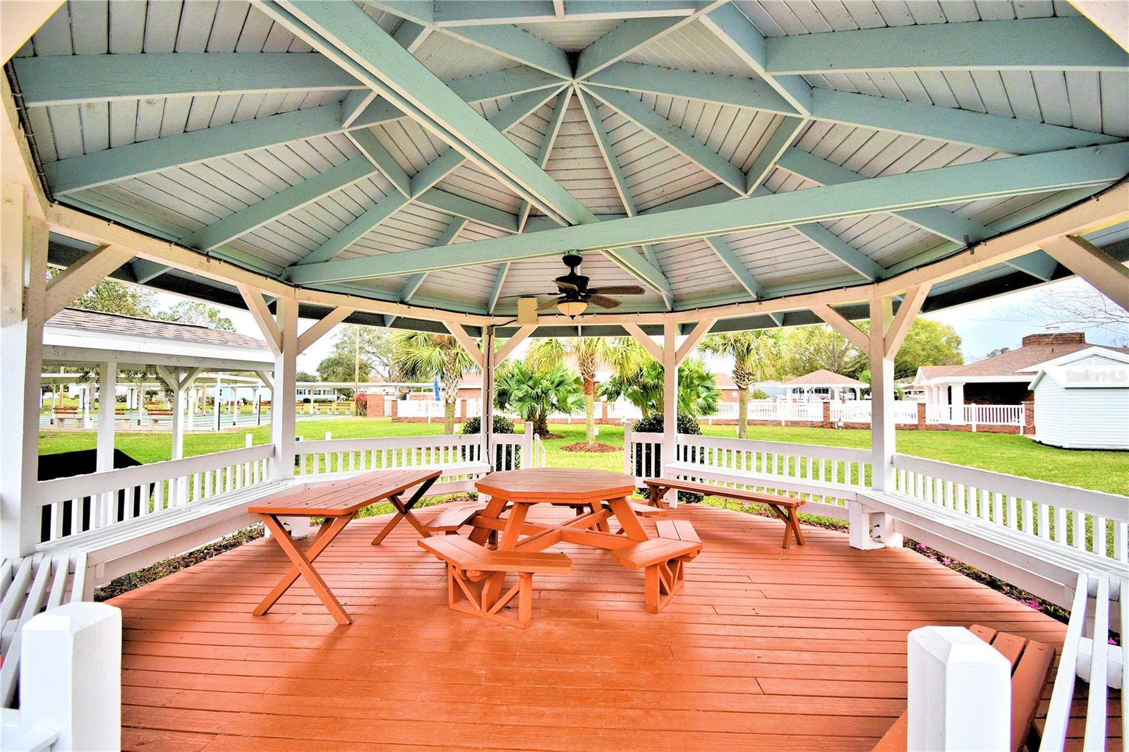 COLONNADES PH 01 - Residential