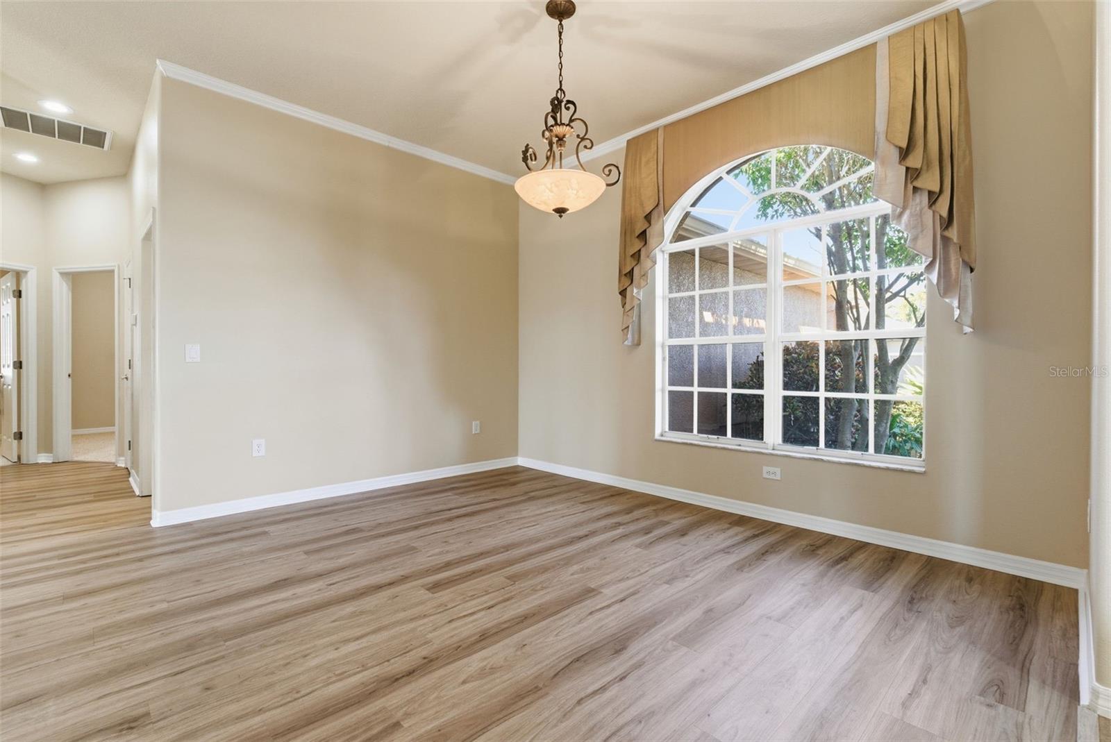 915 VISTA VERDE LANE