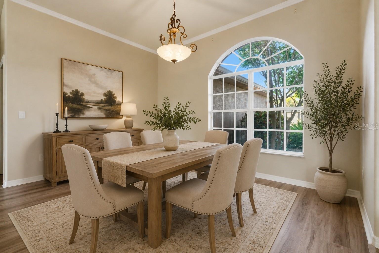 915 VISTA VERDE LANE