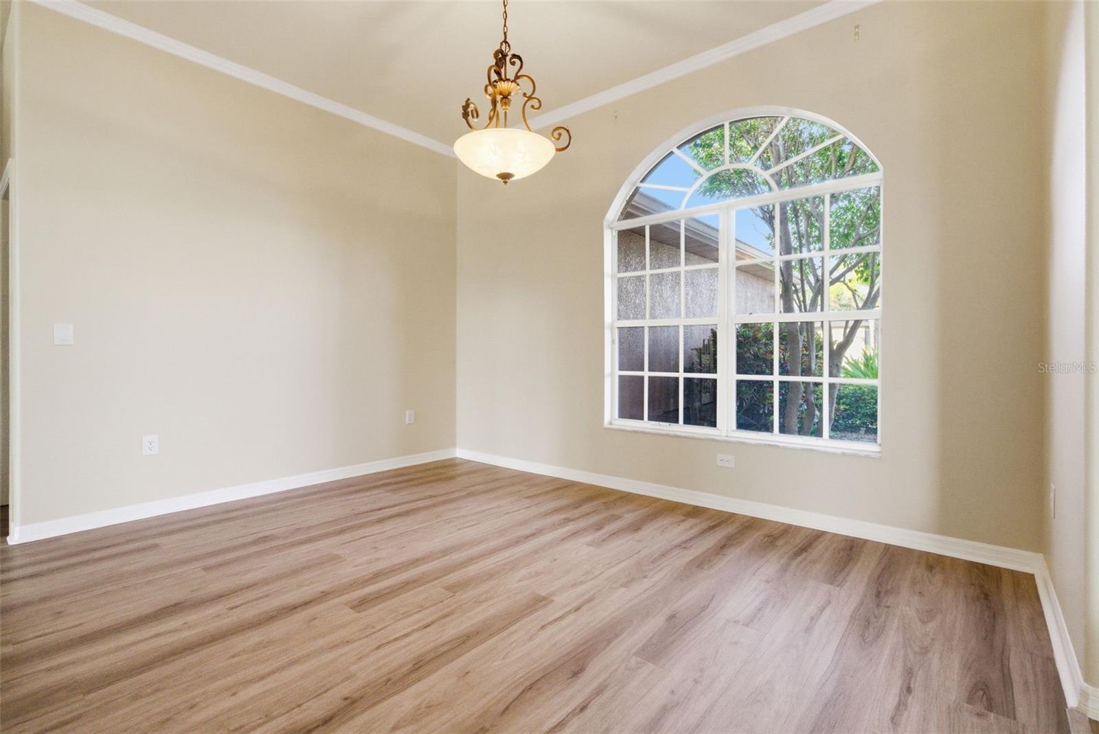 915 VISTA VERDE LANE