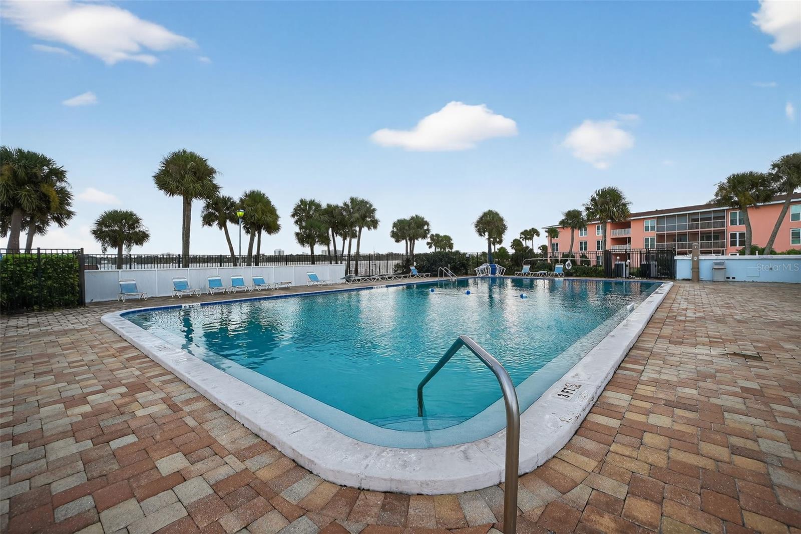 RIVER HOUSE - Residential