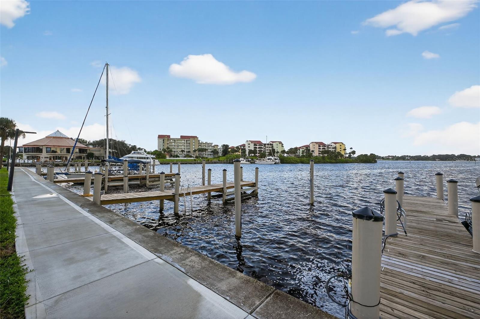 RIVER HOUSE - Residential