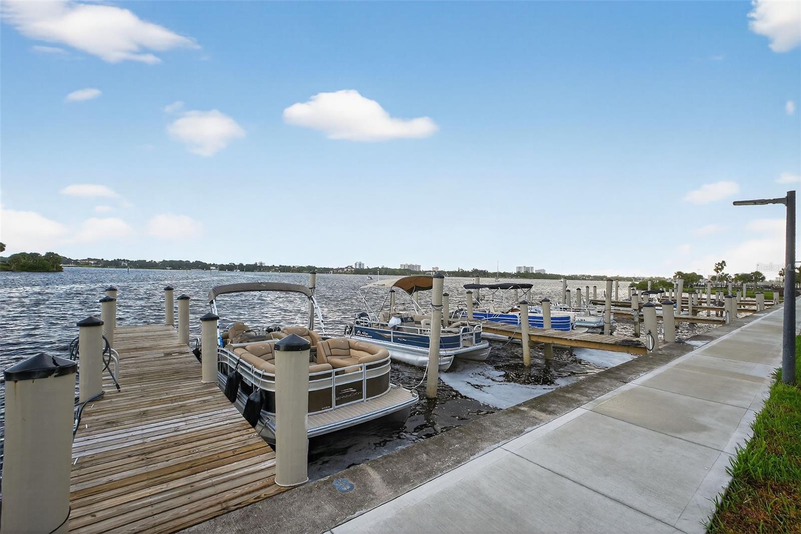 RIVER HOUSE - Residential