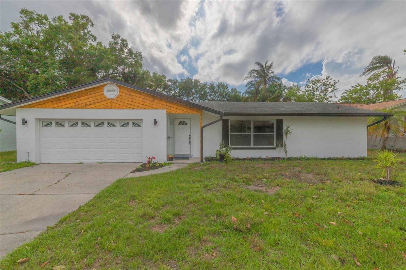 SINGLE FAMILY HOUSE RENOVATED, GREAT LOCATION, CUL DE SAC AREA, CLOSE DOWNTOWN, 3 BDS 2 BATHROOM, GREAT FAMILY ROOM, HOUSE IS FOR ENTERTAINMENT, ACCESS TO THE CANAL, GREAT FOR FAMILY TIME AND BBQS.
