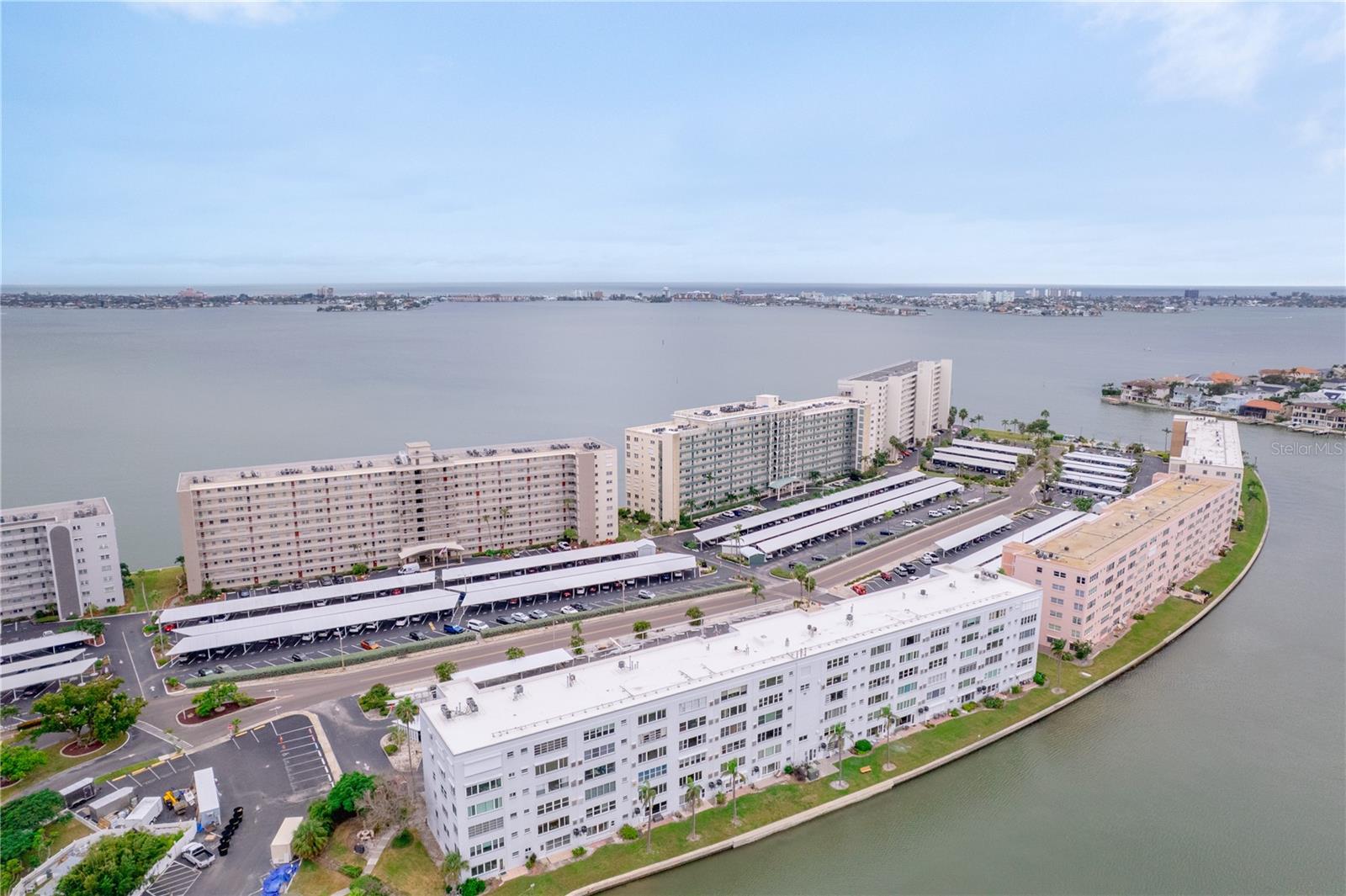 5925 SHORE BOULEVARD S 606